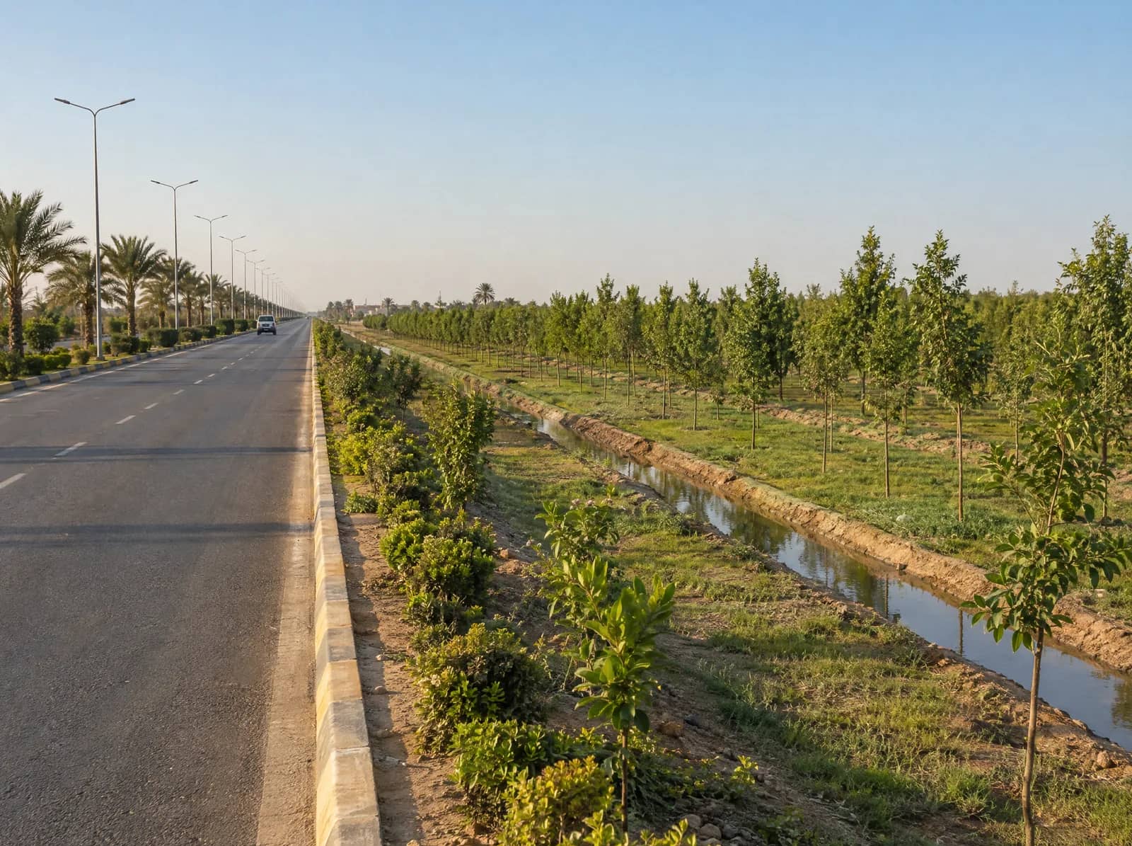 تأهيل وزراعة طريق المطار من جسر الكزيزة إلى جسر الشعيبة وإنشاء محمية. صور المشروع قيد التجهيز